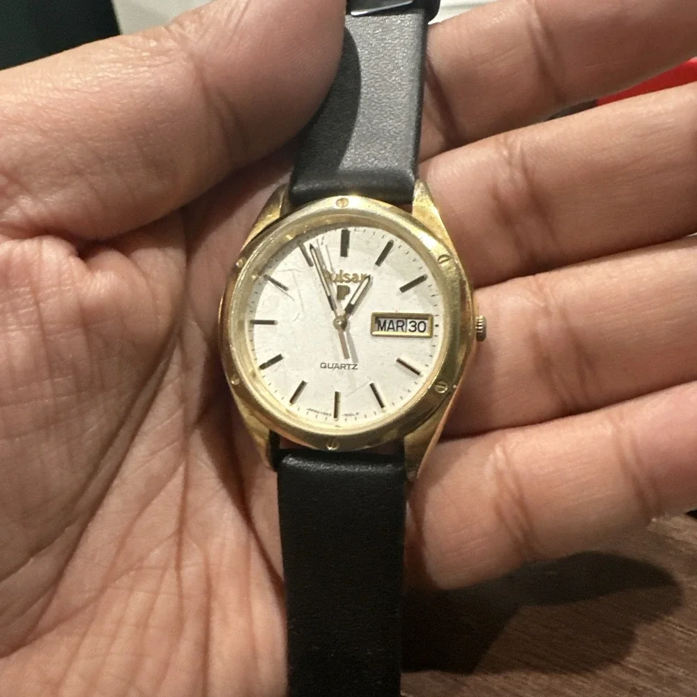 Working Vintage‎ PULSAR Gold Tone 36MM DAY Date Quartz Watch Black Leather Band